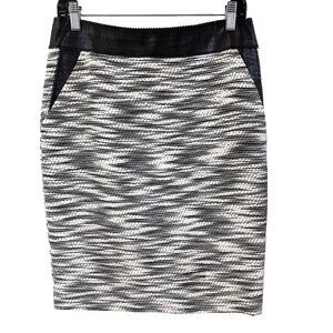 Etcetera Women's White/Black Boucle Cotton Blend  Leather Waistband Skirt Sz 4